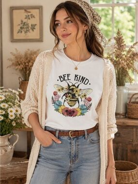Bee Kind Floral Graphic Tee Cottagecore Boho White Shirt Women’s Small NWOT